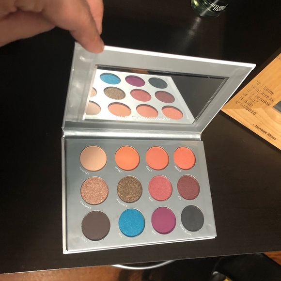 Put shadow pallet - Picture 1 of 2